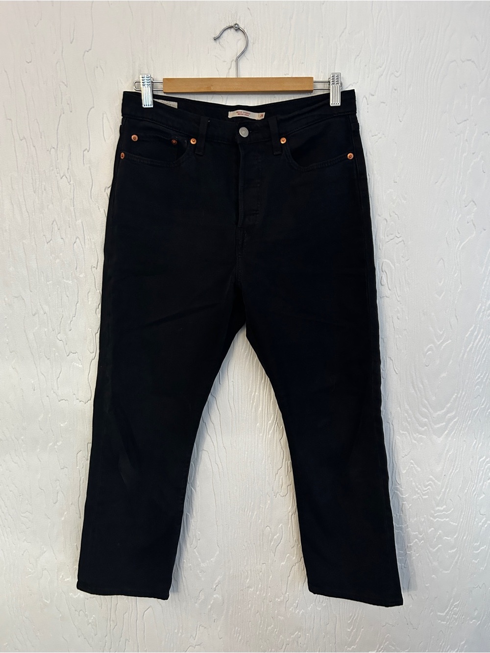 LEVI'S Wedgie Straight Black Jeans Size 28 Classic Chic Fall Winter